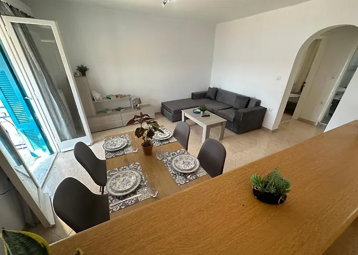 Artiste Poros House