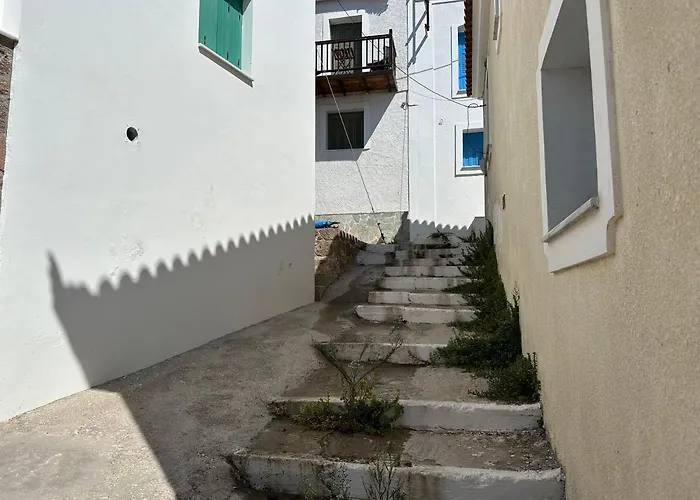 Artiste Poros House
